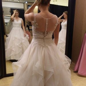 Wedding dress never been used